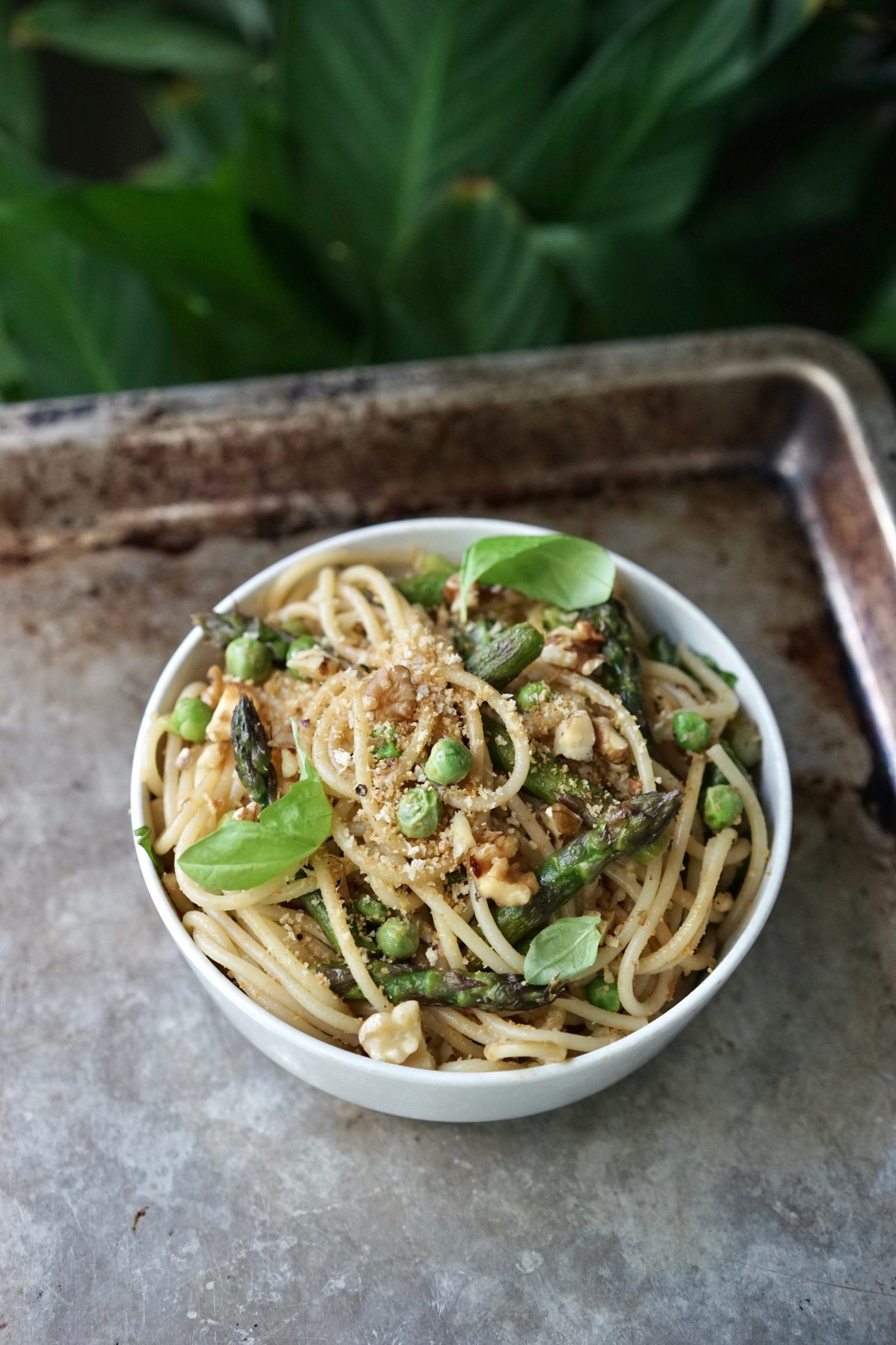Lemony Spaghetti with Asparagus, Peas & Walnuts | Living Healthy in Seattle